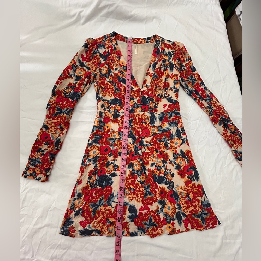 Free people dress side zipper for great fit. Side zipper,covered buttons. 2 - Picture 6 of 13